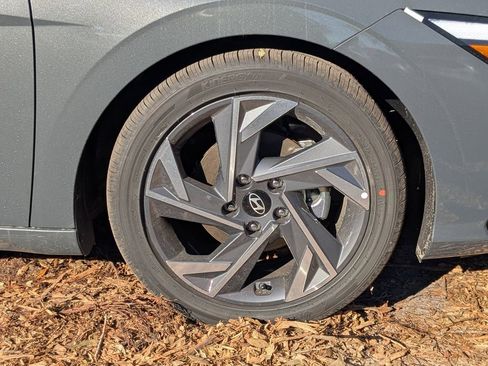 New 2026 Hyundai Elantra Limited FWD image 11