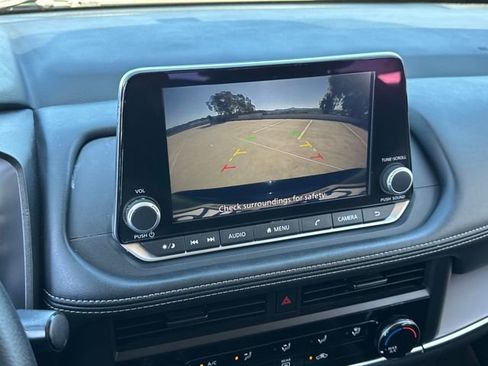 Used 2024 Nissan Rogue S image 12