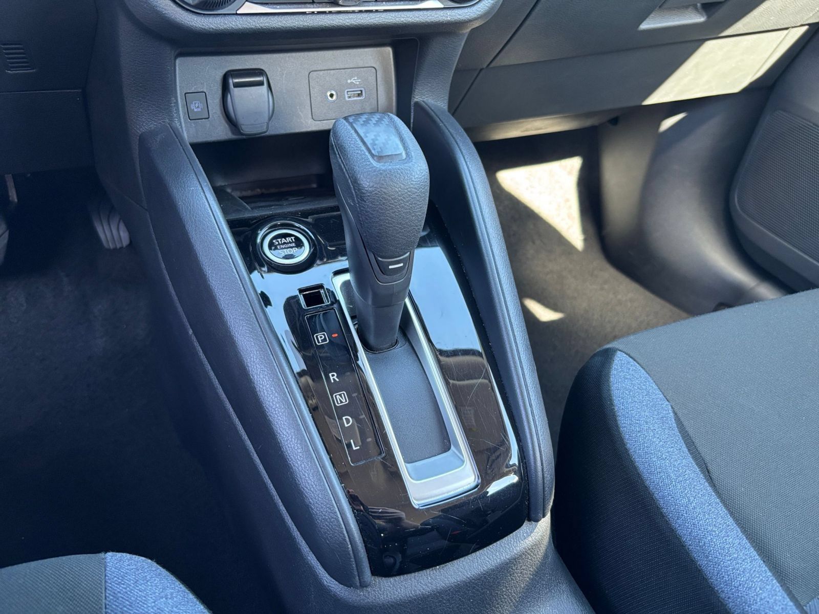 Used 2025 Nissan Versa SV FWD image 38