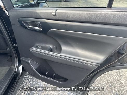 Used 2023 Toyota Highlander XLE FWD image 16