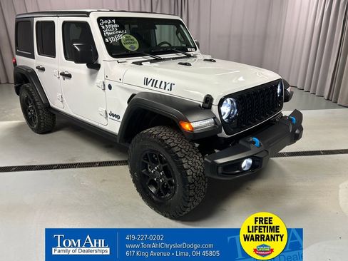 Used 2024 Jeep Wrangler Unlimited image 1
