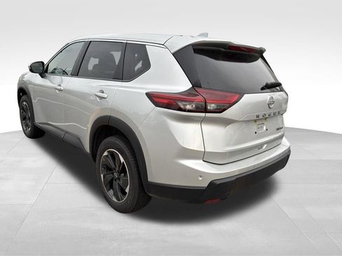 Used 2024 Nissan Rogue SV AWD/4WD image 3