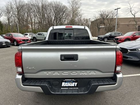 Used 2022 Toyota Tacoma SR w/ SR Convenience Package image 25
