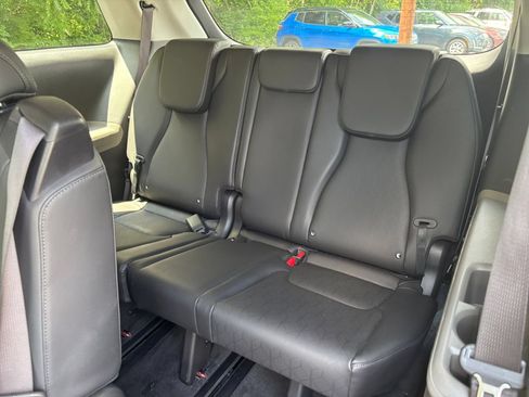 Used 2026 Kia Carnival FWD image 25