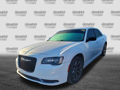 Used 2017 Chrysler 300 Limited image 4
