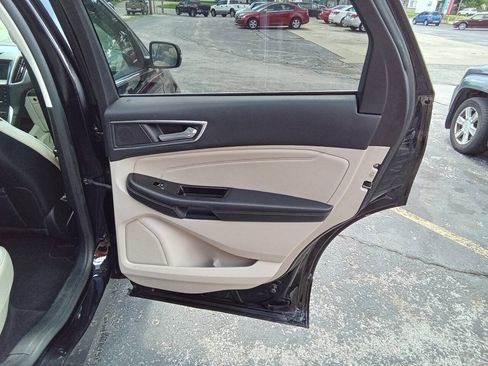 Used 2019 Ford Edge Titanium FWD image 7