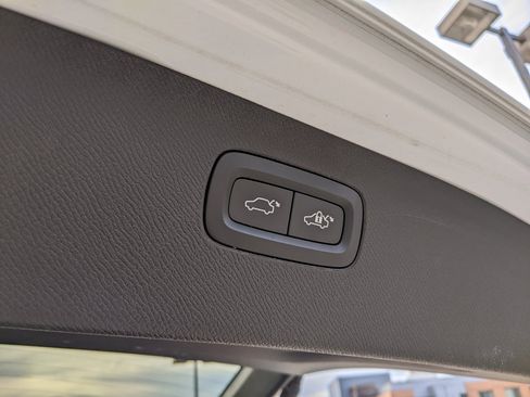 Certified 2024 Volvo XC90 T8 Core w/ Protection Package Premier image 29