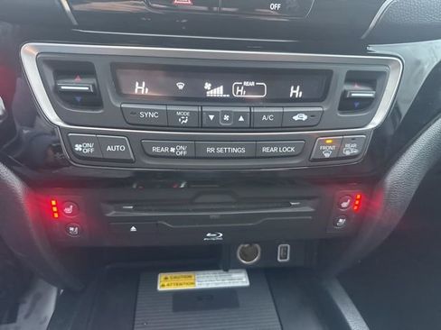 Used 2022 Honda Pilot Touring image 21