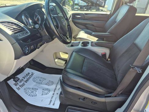 Used 2019 Dodge Grand Caravan SXT FWD image 13