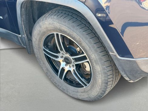 Used 2015 Jeep Cherokee Latitude w/ Comfort/Convenience Group image 5