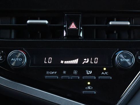 Used 2022 Toyota Camry SE FWD image 39