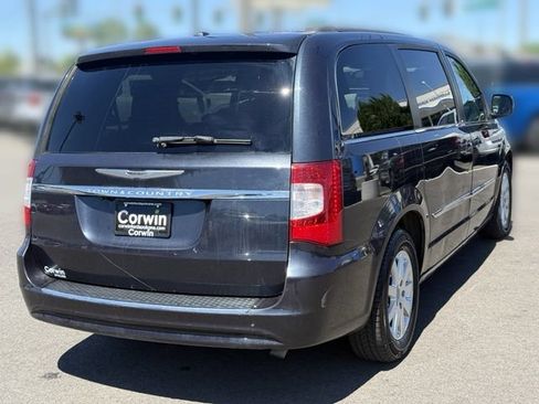 Used 2014 Chrysler Town & Country Touring FWD image 12