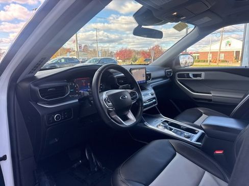 Used 2023 Ford Explorer XLT w/ Equipment Group 202A image 10