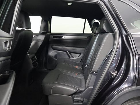 Used 2024 Volkswagen Atlas Cross Sport SE FWD image 11