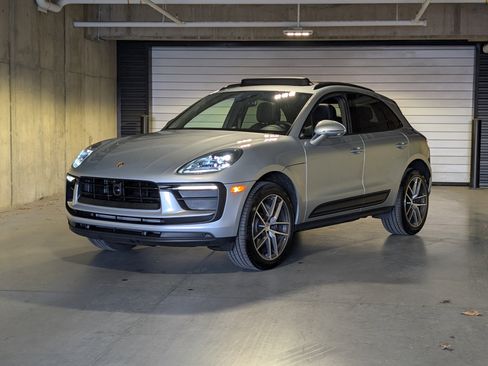 Used 2025 Porsche Macan image 1