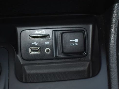 Used 2017 Jeep Cherokee Limited AWD/4WD image 39