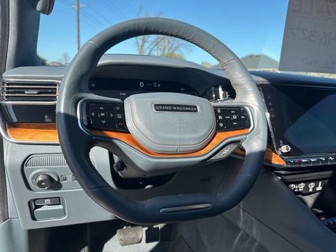 Used 2022 Jeep Grand Wagoneer Series III w/ Rear Seat Video Group 1 AWD/4WD image 13
