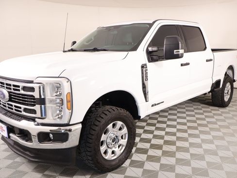 Used 2024 Ford F250 XLT w/ FX4 Off-Road Package image 9