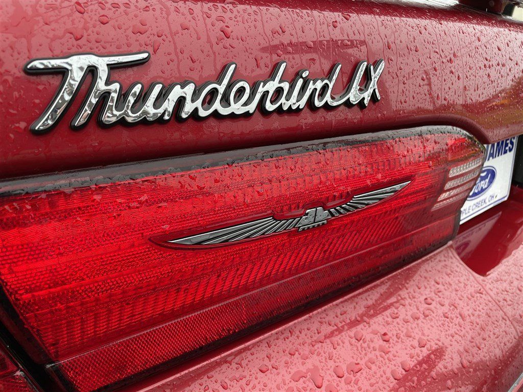 Used 1997 Ford Thunderbird LX RWD image 5
