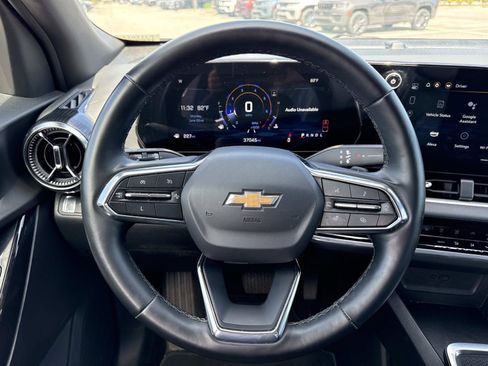 Used 2025 Chevrolet Equinox LT FWD image 14