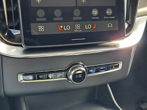 New 2026 Volvo XC90 B6 Ultra w/ Protection Package Premier AWD/4WD image 19