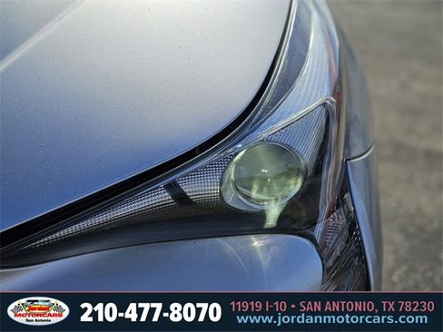 Used 2018 Toyota Prius Three image 10