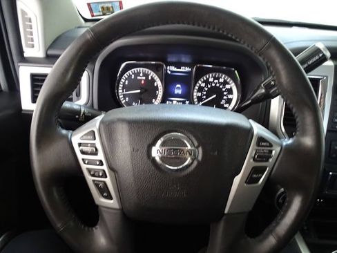 Used 2018 Nissan Titan SV w/ SV Convenience Package AWD/4WD image 6