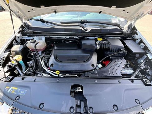 Used 2023 Chrysler Pacifica Touring-L FWD image 30