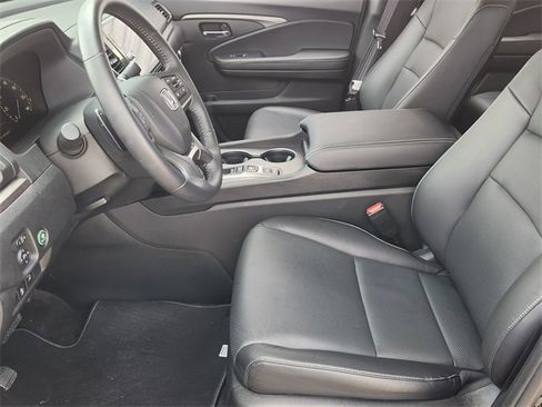 Certified 2025 Honda Ridgeline RTL image 11