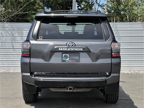 Used 2018 Toyota 4Runner TRD Off-Road Premium AWD/4WD image 11