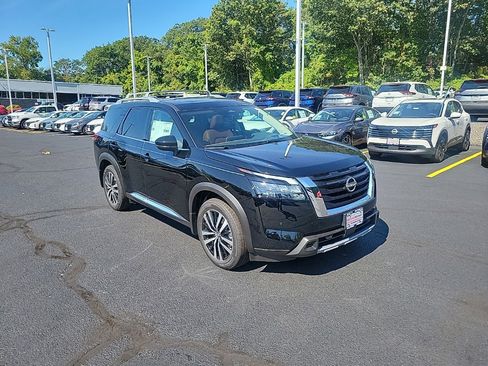 New 2025 Nissan Pathfinder Platinum w/ Cargo Package image 7