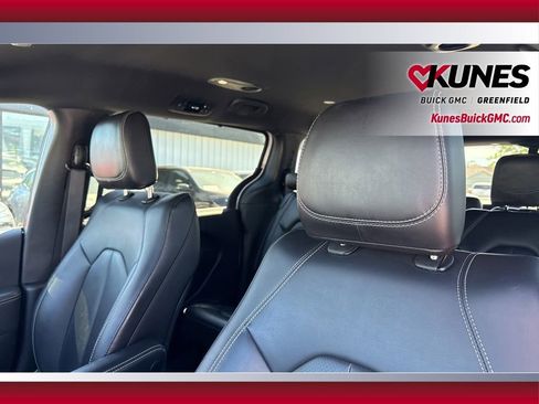 Used 2025 Chrysler Pacifica Select FWD image 15