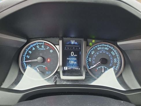 Used 2021 Toyota Tacoma Limited image 8