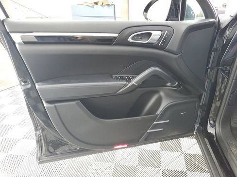 Used 2018 Porsche Cayenne Platinum Edition w/ Premium Package AWD/4WD image 27