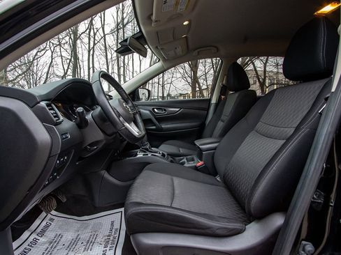 Used 2020 Nissan Rogue SV w/ Premium Package image 9