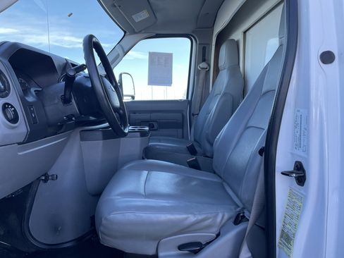Used 2016 Ford E-450 and Econoline 450 Super Duty w/ Power Windows & Locks Group image 17
