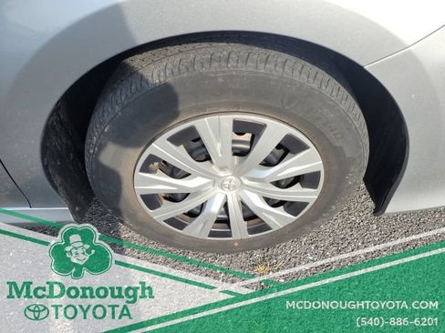 Used 2022 Toyota Camry LE FWD image 12