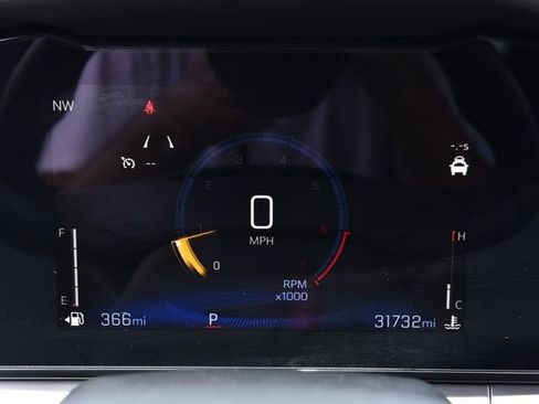 Used 2025 Chevrolet Trax LT w/ LT Convenience Package FWD image 10