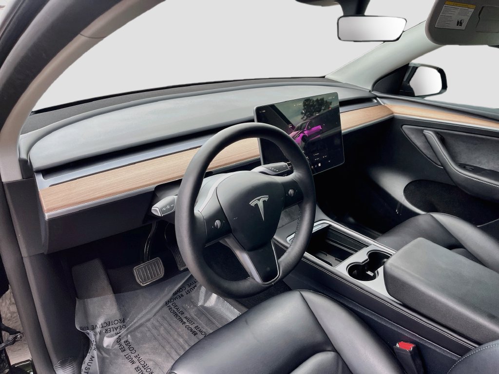Used 2025 Tesla Model Y Long Range RWD image 9