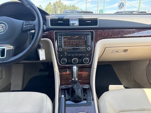 Used 2013 Volkswagen Passat 2.5 SEL FWD image 25