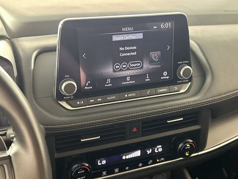 Used 2025 Nissan Rogue SV FWD image 17