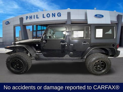 Used 2016 Jeep Wrangler Unlimited Sahara w/ Connectivity Group AWD/4WD image 2