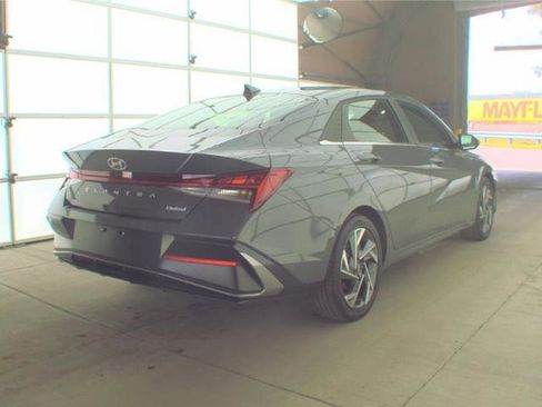 Used 2025 Hyundai Elantra Limited FWD image 3