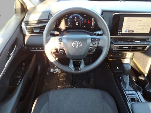 Used 2025 Toyota Camry LE image 28