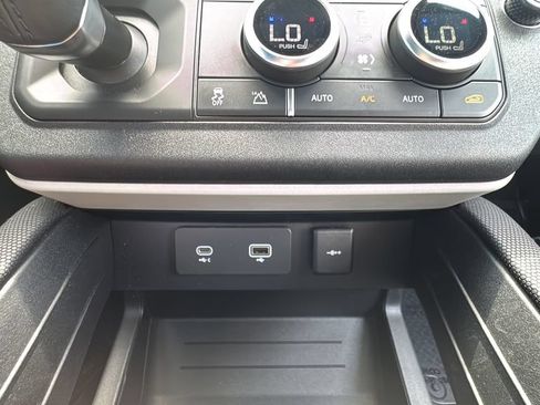 Used 2022 Land Rover Defender 110 X-Dynamic HSE AWD/4WD image 36