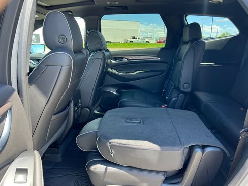 Used 2023 Buick Enclave Avenir w/ Avenir Technology Package AWD/4WD image 43