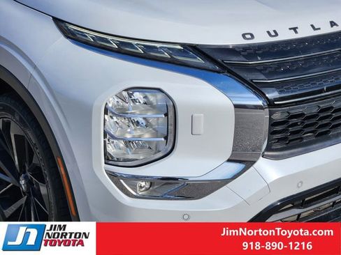 Used 2023 Mitsubishi Outlander SE Black Edition image 9