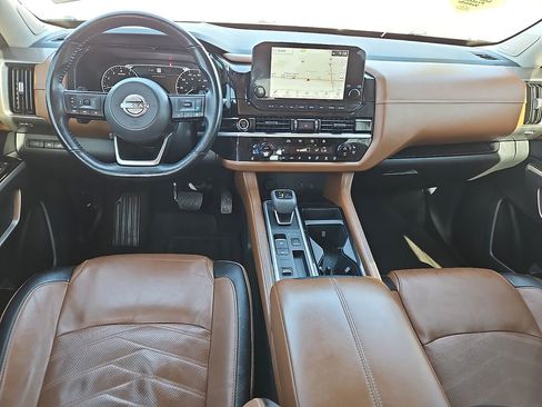 Used 2023 Nissan Pathfinder Platinum FWD image 12