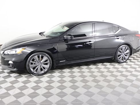 Used 2019 Nissan Altima 2.0 Edition One image 9