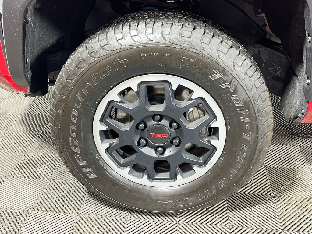 Certified 2025 Toyota Tacoma TRD Off-Road AWD/4WD image 26